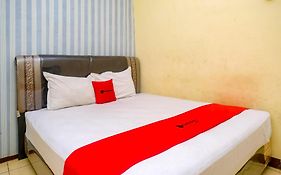 RedDoorz @ Jalan Japaris Medan